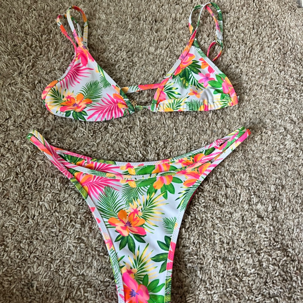 Kulani Kinis Floral Bikini Set